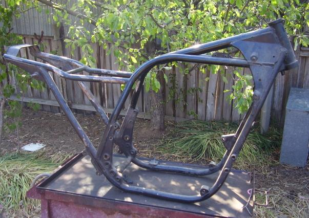 z750 frame, dragged out from under a bench where it has sat for the last 7 years,........