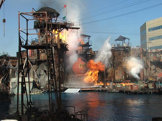waterworld exhibit, lots of fireey stuff, lots of water, oh and lots of idiots in the audience :)