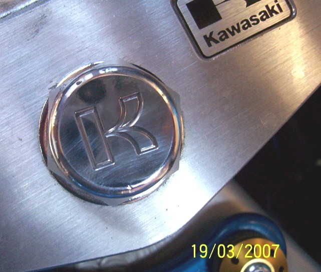 Kwaka headstem cap fitted.jpg