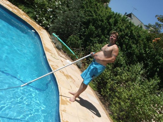 ive carm to clean ze poole..