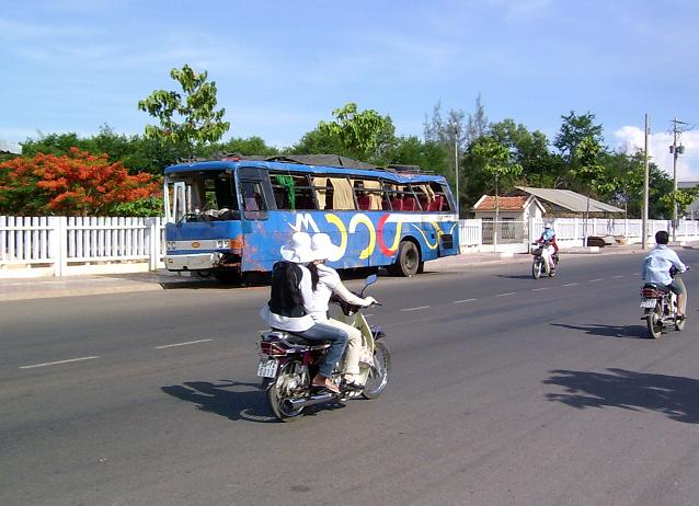 The coach to the beach resort was air conditioned