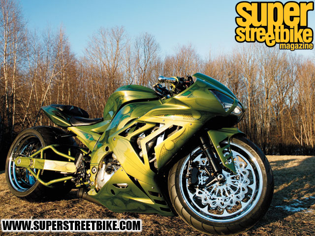 0705_sbkp_01_z+2005_kawasaki_zx10r+right_side_view.jpg