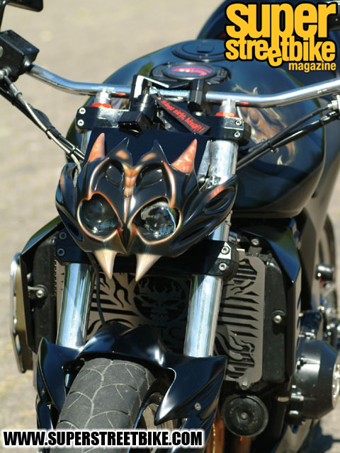0704_sbkp_02_z+2005_kawasaki_z750+projector_headlights_and_forks.jpg