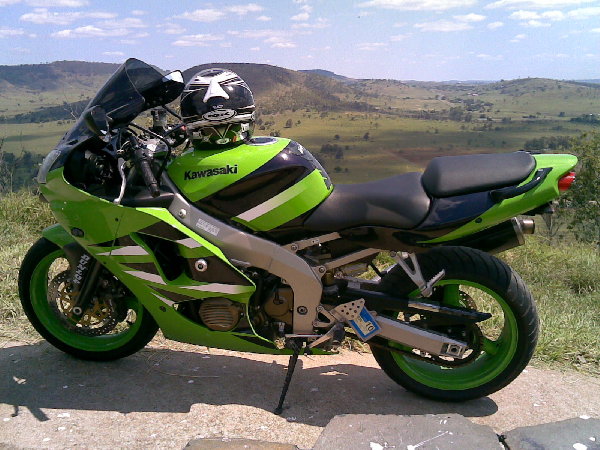 This is out gayndah on top of the lookout. beautiful view from up there. if you can see passed the bike. ha ha ha. Mods are, Double bubble screen. custom cut rear gard. front intergraded blinkers and Arrow blinkers on the back, frame sliders. Arakapovic slipon, 14 tooth front sprocket 42 tooth rear and RK racing 520 chain. Soon K&amp;N air to go with it all.
