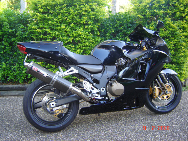 06 ZX12R - PC3 with map, full yoshi system (trs carbonfibre muffler), powder coated wheels and brake/clutch levers, resprayed bellypan, tinted double bubble screen, K&amp;N filter, LED indicators and has only traveled 8000kms