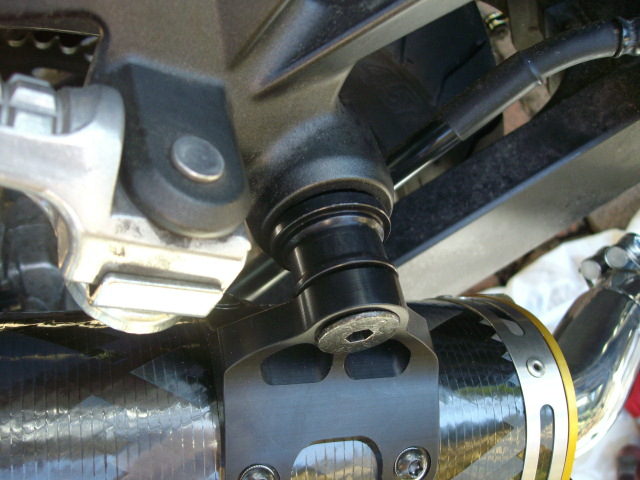 showing the spacers and bracket from outside....