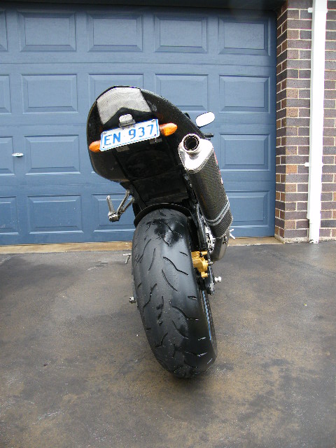 "oh my god, will you just look at her butt... its one of those butts that only rappers girlfriends have"