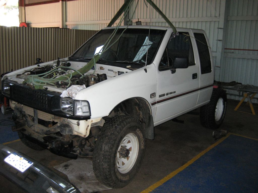 Cab lowered onto new rolling 4wd chassis - this is sitting on the cab mounts (check tyre to guard clearance with 235/85 R 16 front rubber!!