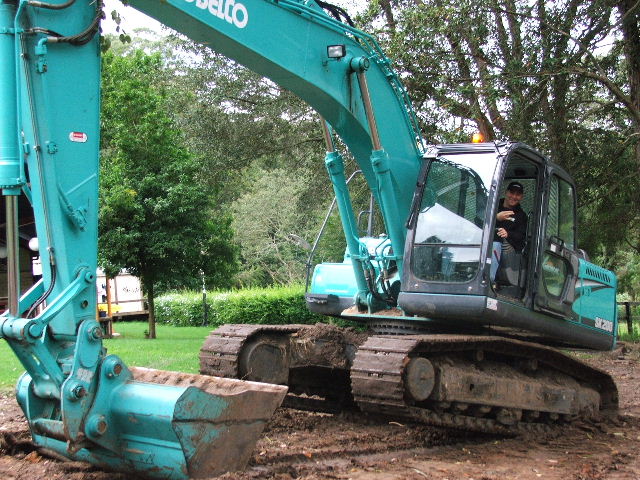 2004_0101Cobelco0037.JPG