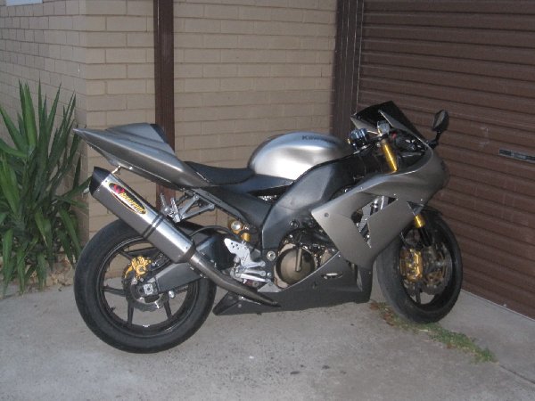 new akro full exhaust carbon mirrors and barends and some pazzo levers