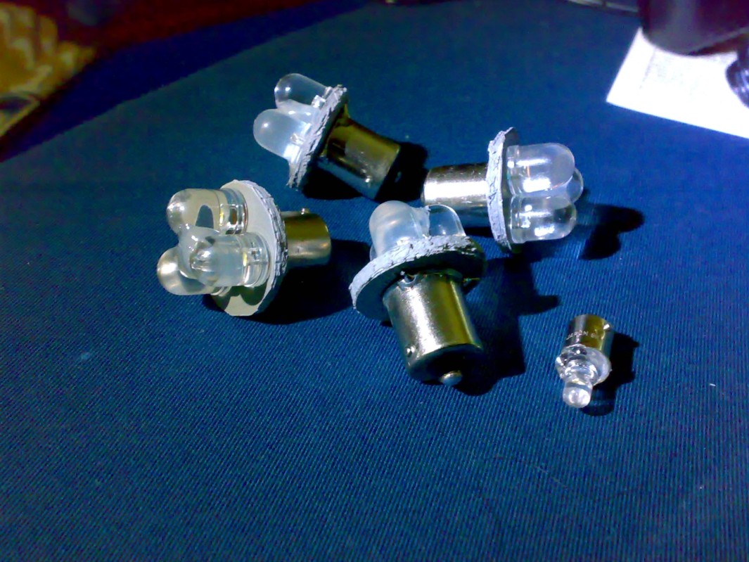 the small light is actually a dash light, lol