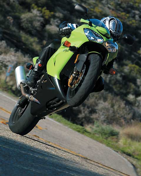 lg+2004_kawasaki_zx_10r_ninja+front_wheelie_view.jpg