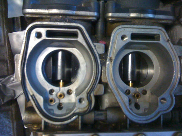 carburetor close up with broken o-ring