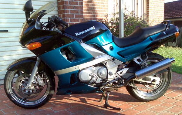 ZZR600 - LHS.jpg