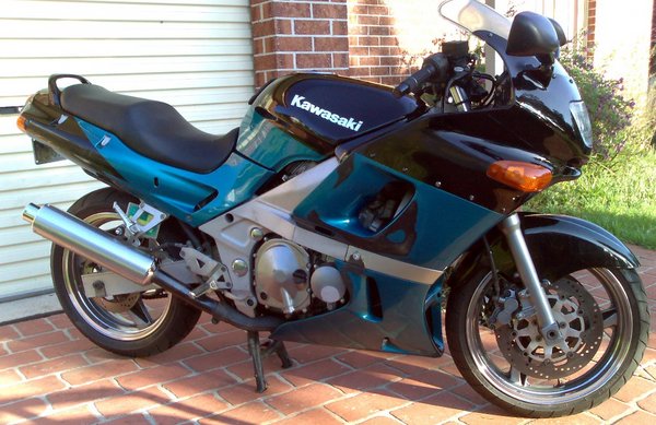 ZZR600 - RHS.jpg