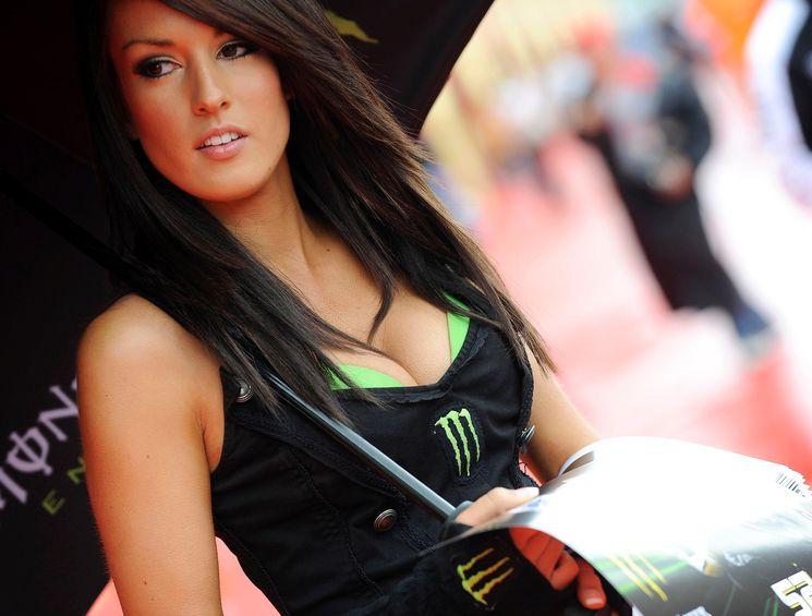 Moto_GP_Grid_Girls_Grand_Prix_de_Mugello_2009.jpg