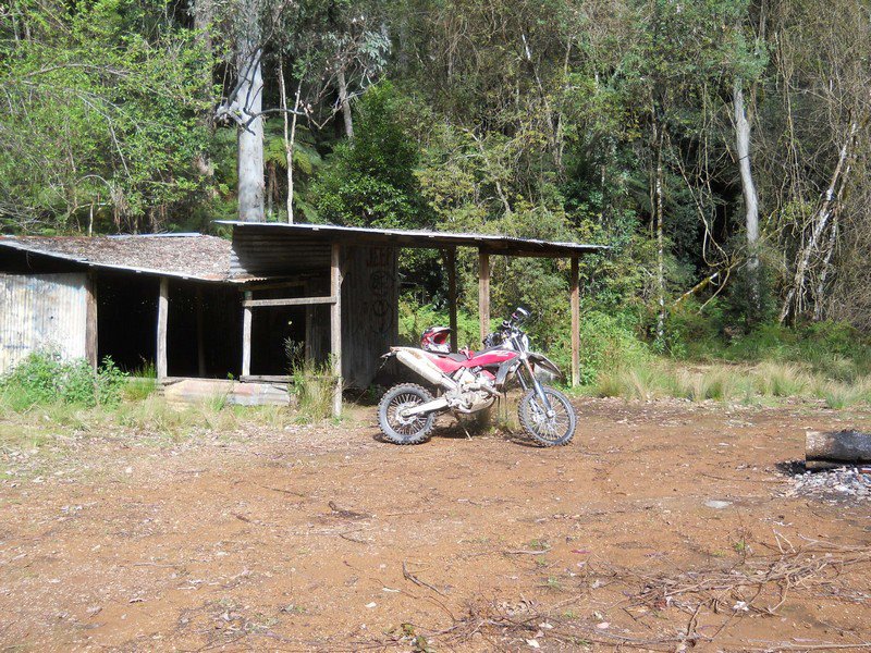 hut (gingers creek)