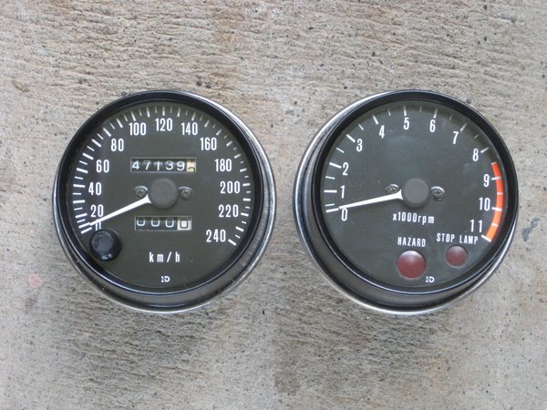Speedo and Tacho final.JPG