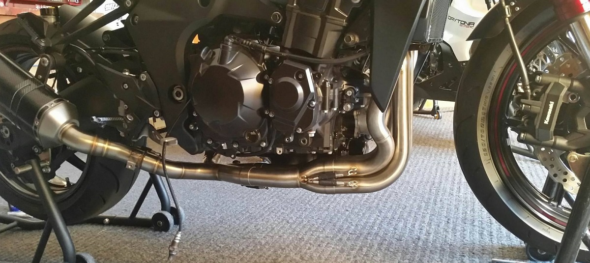 Side view of Akro full system - twin...
