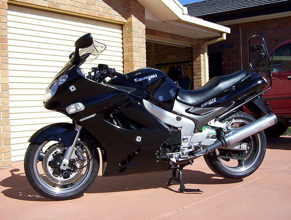 ZZR with polished rims and Cans that I made.