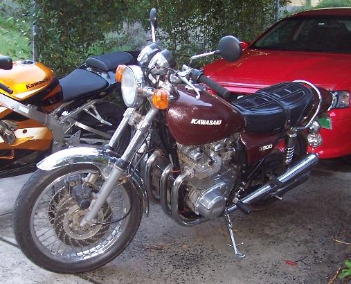 Look its got real pipes - AND THE SIDE COVERS ARE STILL ON!!!