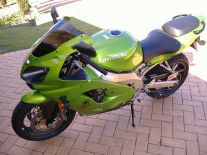ZX9R Green